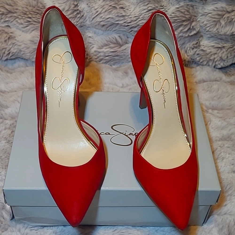 Womens red suede closed toe pump, size 8.5